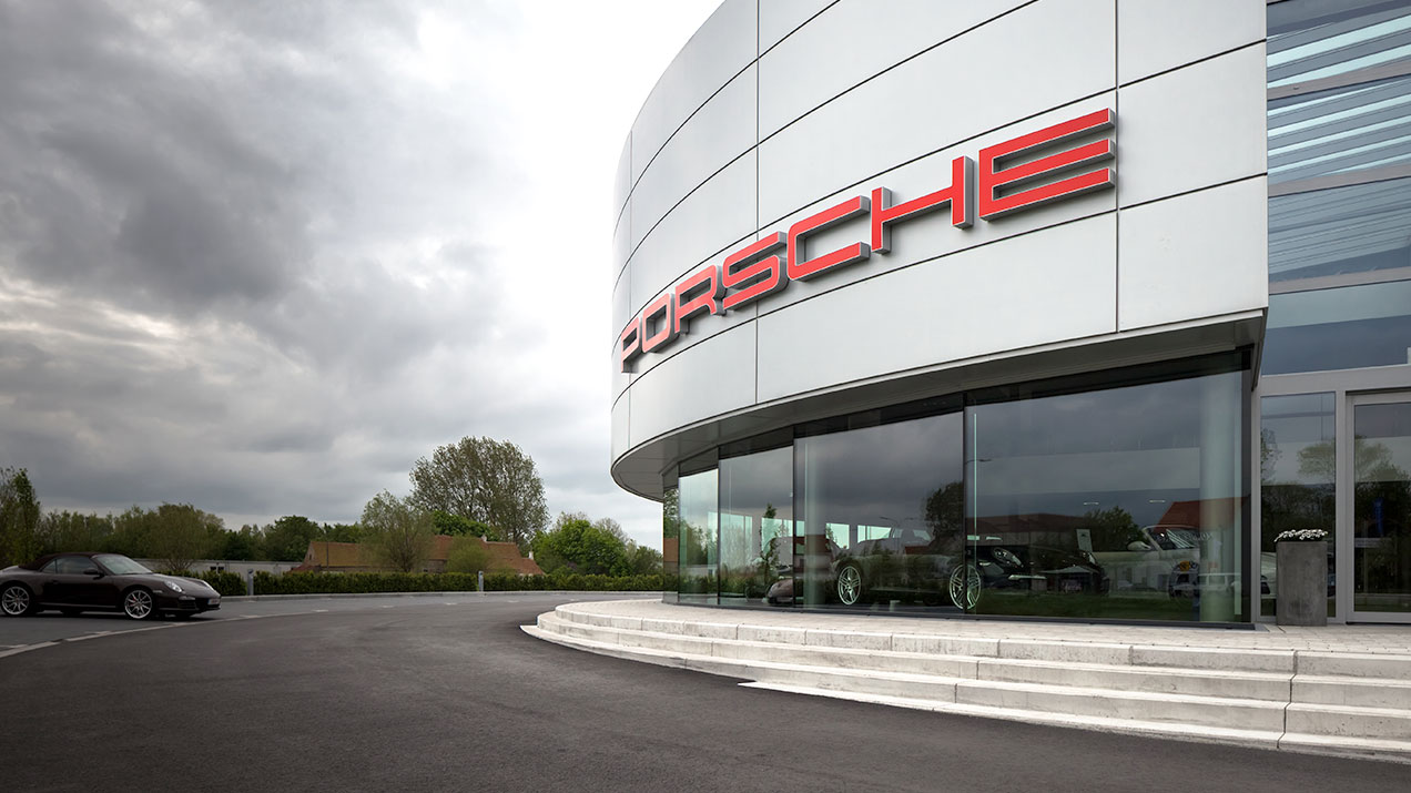 Qbiss One - Porsche Centre Knokke (België)